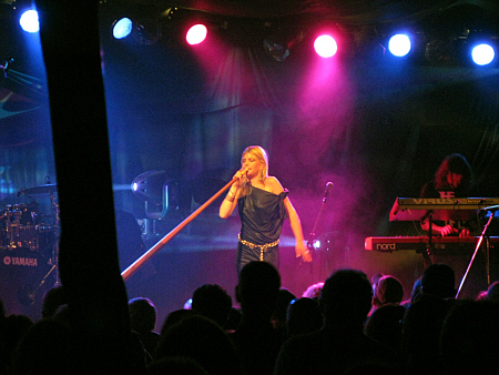 Eliana Burki (Alphorn) und Band