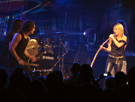 Eliana Burki (Alphorn) und Band