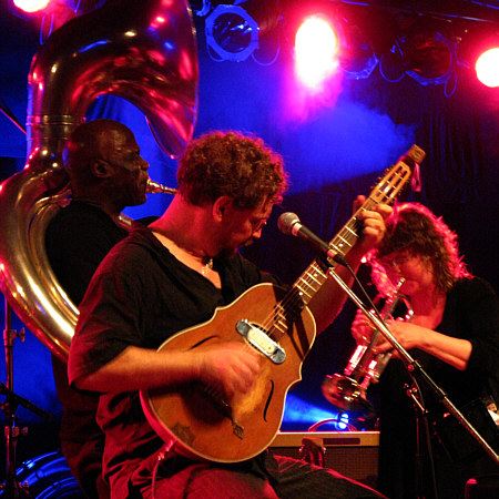 Wade Shuman (g), Joseph Daley (sousaphone) und Pam Fleming (tp)