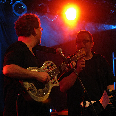 Wade Shuman (dobro) und Bill Barrett (voc)