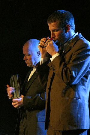Pasi Leino (Bass-Mundharmonika) und Eero Turkka (chromatische Mundharmonika)