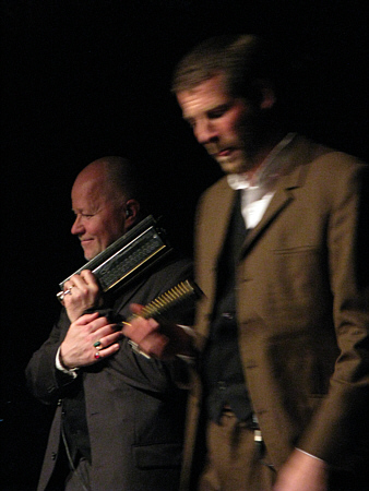 Pasi Leino (Bass-Mundharmonika) und Eero Turkka (chromatische Mundharmonika)