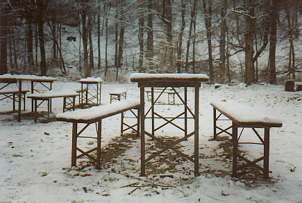 Verschneiter Biergarten